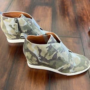 Never worn! Camo wedge heel ankle shoes